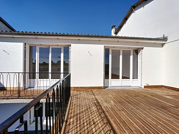 A louer à Aurillac, maison 6 pièces d'une surface de 195 m² avec garage et terrasse.