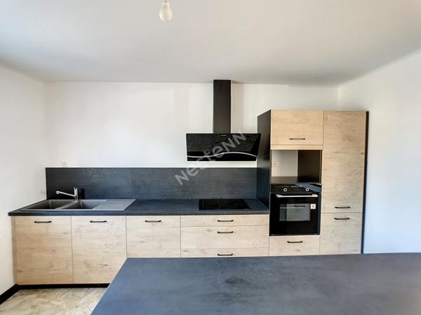 A louer à Aurillac, maison 6 pièces d'une surface de 195 m² avec garage et terrasse.
