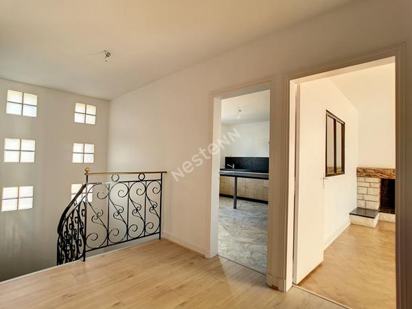 A louer à Aurillac, maison 6 pièces d'une surface de 195 m² avec garage et terrasse.