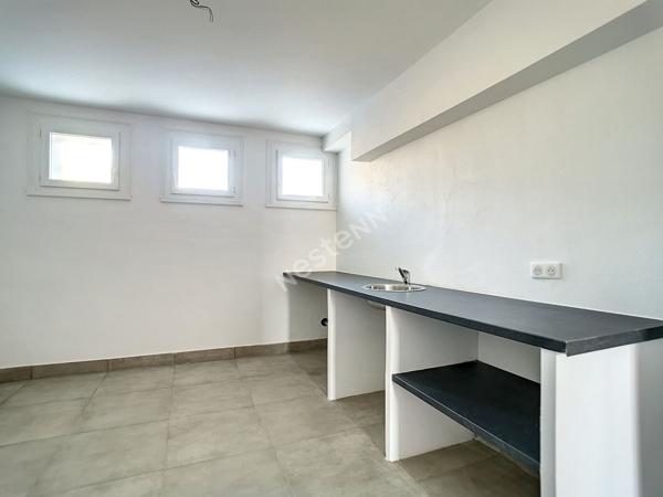 A louer à Aurillac, maison 6 pièces d'une surface de 195 m² avec garage et terrasse.