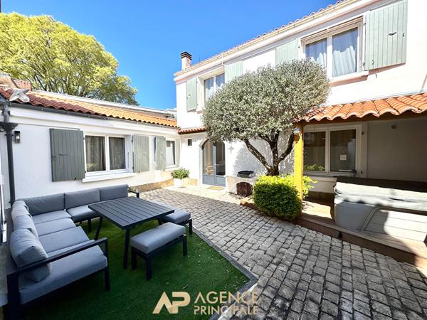 Propriété Rochelaise - 6 pièces - La Rochelle Centre Ville / Porte Royale 936 000 € **  - Référence  JH585ED6