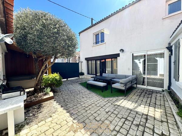 Propriété Rochelaise - 6 pièces - La Rochelle Centre Ville / Porte Royale 936 000 € **  - Référence  JH585ED6