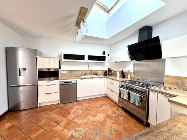 Propriété Rochelaise - 6 pièces - La Rochelle Centre Ville / Porte Royale 936 000 € **  - Référence  JH585ED6