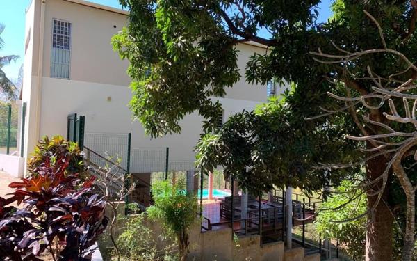 Maison à louer    4 pièces •  Koungou