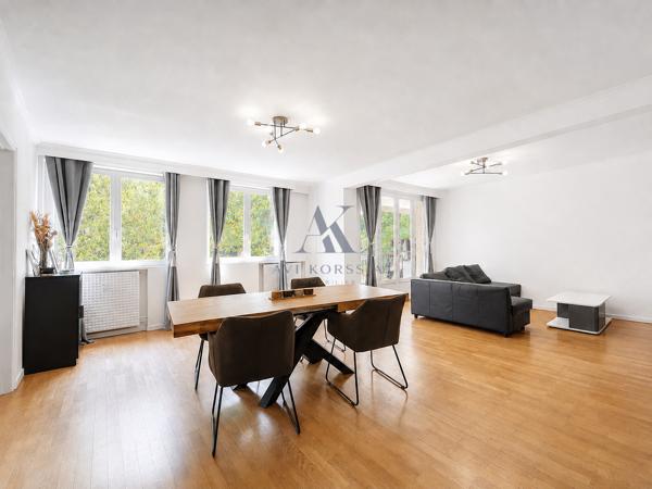 Bron – Appartement T6 112 m², 4 chambres avec terrasse et parking AVI KORSSIA IMMOBILIER vous propose cet appartement T6 de 112 m² situé à Bron, au sein d’une résidence calme et verdoyante.