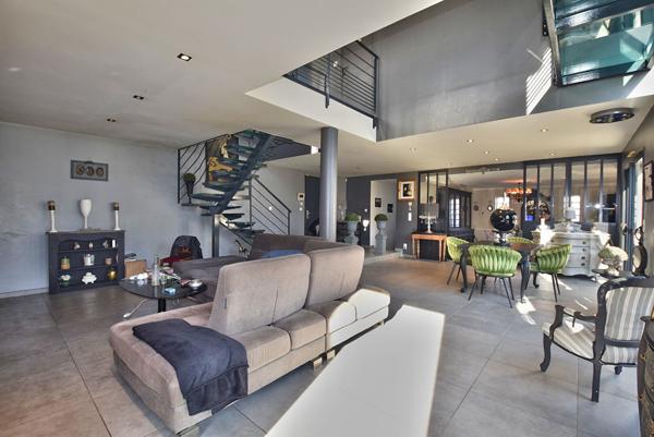 Maison récente à vendre à Quincieux - 5 pièces avec piscine