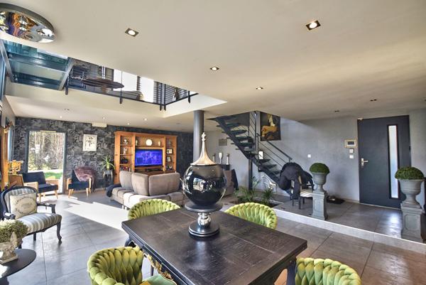 Maison récente à vendre à Quincieux - 5 pièces avec piscine