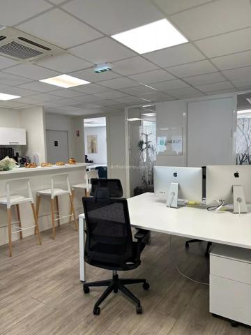 Location                                                      Bureau
                        
                     4 pièces                      100 m2                     à Villeurbanne