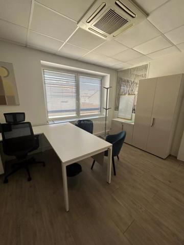 Location                                                      Bureau
                        
                     4 pièces                      100 m2                     à Villeurbanne