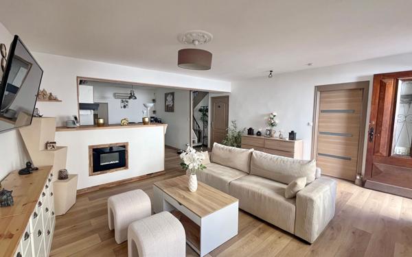 Maison à vendre    6 pièces •  Bessan