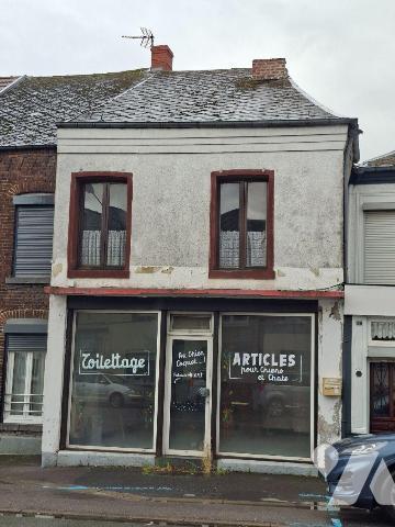 A VENDRE à LOUVROIL Maison à usage mixte, sur axe passant, comprenant :
au rez-de-chaussée : l...