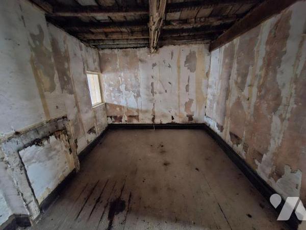 A VENDRE à LOUVROIL Maison à usage mixte, sur axe passant, comprenant :
au rez-de-chaussée : l...