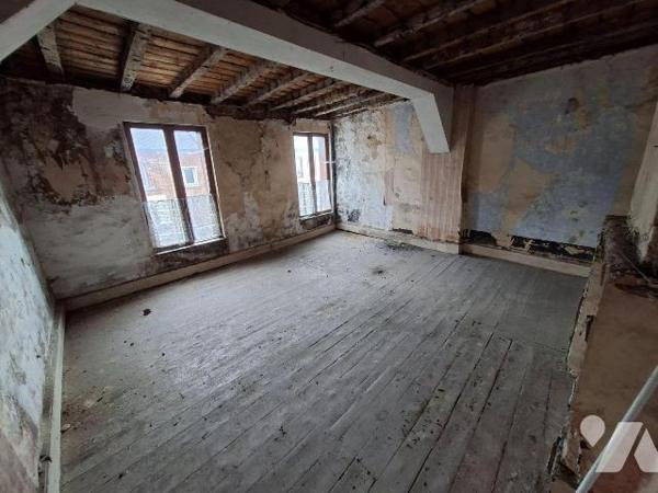 A VENDRE à LOUVROIL Maison à usage mixte, sur axe passant, comprenant :
au rez-de-chaussée : l...