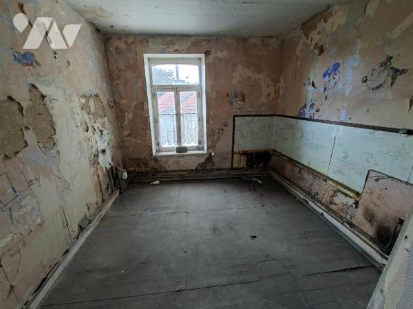 A VENDRE à LOUVROIL Maison à usage mixte, sur axe passant, comprenant :
au rez-de-chaussée : l...