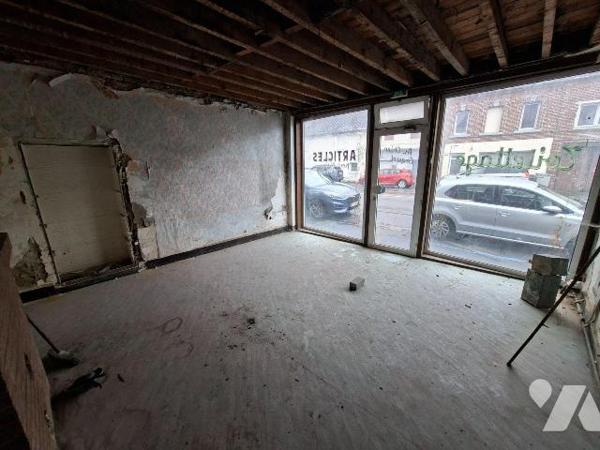 A VENDRE à LOUVROIL Maison à usage mixte, sur axe passant, comprenant :
au rez-de-chaussée : l...