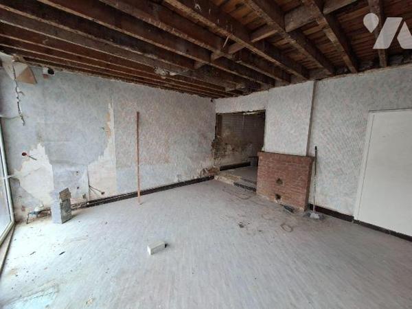 A VENDRE à LOUVROIL Maison à usage mixte, sur axe passant, comprenant :
au rez-de-chaussée : l...