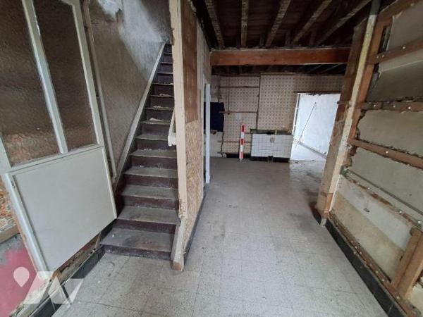 A VENDRE à LOUVROIL Maison à usage mixte, sur axe passant, comprenant :
au rez-de-chaussée : l...