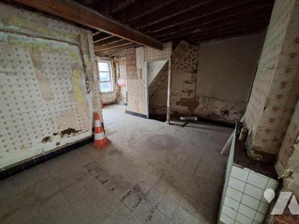 A VENDRE à LOUVROIL Maison à usage mixte, sur axe passant, comprenant :
au rez-de-chaussée : l...