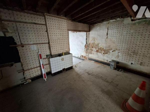 A VENDRE à LOUVROIL Maison à usage mixte, sur axe passant, comprenant :
au rez-de-chaussée : l...