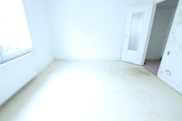 GIEN partie d'immeuble de 3 lots principaux avec garages et caves