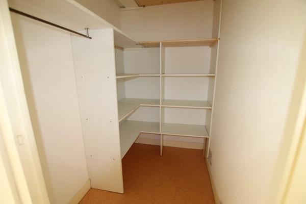 GIEN partie d'immeuble de 3 lots principaux avec garages et caves