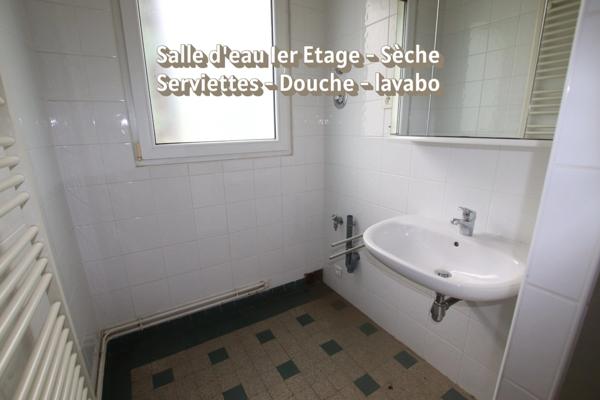 GIEN partie d'immeuble de 3 lots principaux avec garages et caves