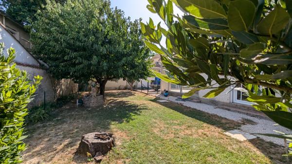 Entraigues-sur-la-Sorgue (84320) Charmante maison à Entraigues-sur-la-Sorgue