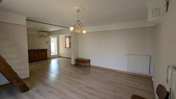 Entraigues-sur-la-Sorgue (84320) Charmante maison à Entraigues-sur-la-Sorgue