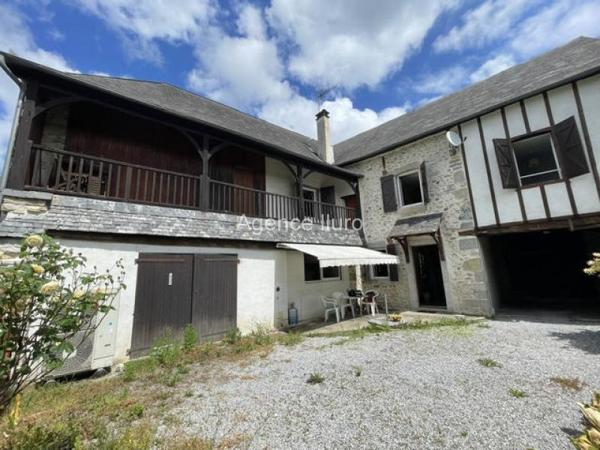 Maison - Proximite oloron-sainte-marie - Réf.:205426 PROXIMITE OLORON - GRANDE MAISON T6 EN PIERRES AVEC COUR, JARDIN ET GARAGE AU CACHET DE L' ANCIEN -