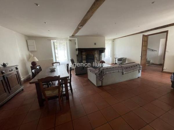 Maison - Proximite oloron-sainte-marie - Réf.:205426 PROXIMITE OLORON - GRANDE MAISON T6 EN PIERRES AVEC COUR, JARDIN ET GARAGE AU CACHET DE L' ANCIEN -