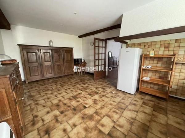 Maison - Proximite oloron-sainte-marie - Réf.:205426 PROXIMITE OLORON - GRANDE MAISON T6 EN PIERRES AVEC COUR, JARDIN ET GARAGE AU CACHET DE L' ANCIEN -