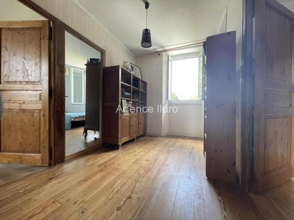 Maison - Proximite oloron-sainte-marie - Réf.:205426 PROXIMITE OLORON - GRANDE MAISON T6 EN PIERRES AVEC COUR, JARDIN ET GARAGE AU CACHET DE L' ANCIEN -