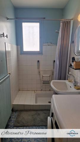 à vendre LA ROCHELLE St Eloi Maison 2 chambres + Grand sous sol aménageable