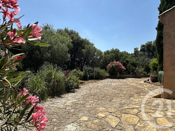 Maison à vendre  4 pièces - 114 m 2   ST CYR SUR MER  - 83