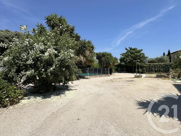 Maison à vendre  4 pièces - 114 m 2   ST CYR SUR MER  - 83