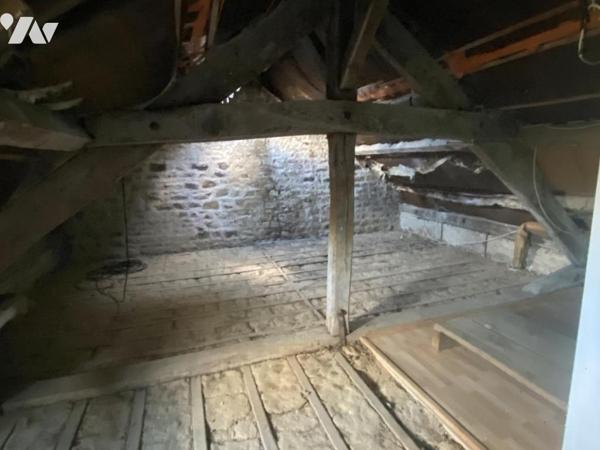 ENSEMBLE IMMOBILIER AVEC DEPENDANCES ET TERRAIN 