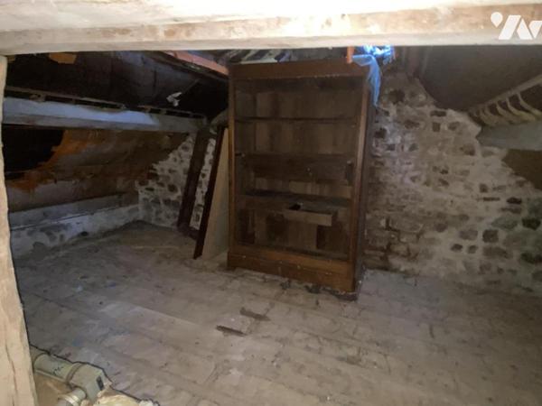 ENSEMBLE IMMOBILIER AVEC DEPENDANCES ET TERRAIN 