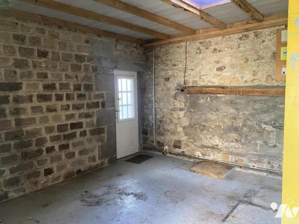 ENSEMBLE IMMOBILIER AVEC DEPENDANCES ET TERRAIN 