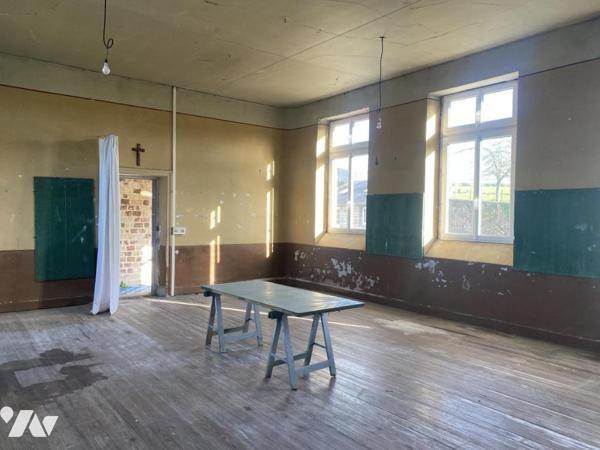 ENSEMBLE IMMOBILIER AVEC DEPENDANCES ET TERRAIN 