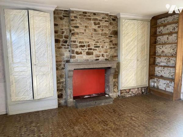 ENSEMBLE IMMOBILIER AVEC DEPENDANCES ET TERRAIN 