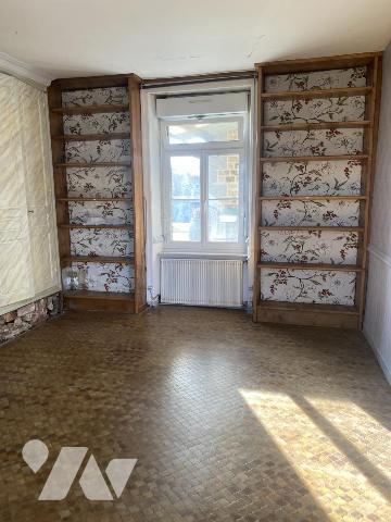 ENSEMBLE IMMOBILIER AVEC DEPENDANCES ET TERRAIN 