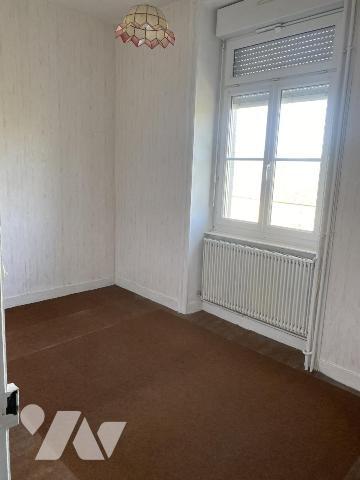 ENSEMBLE IMMOBILIER AVEC DEPENDANCES ET TERRAIN 