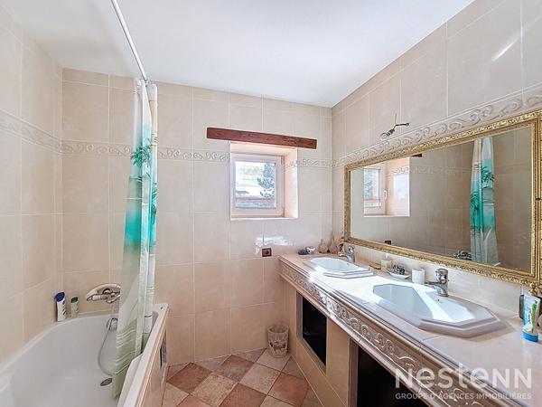 À vendre Propriété avec Maison en pierre de 280 m² avec et parc de 7 hectares avec lac à Mézin