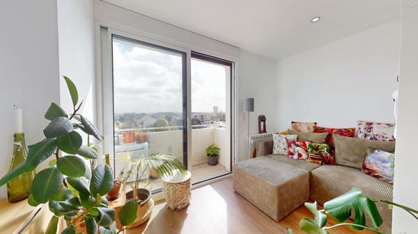 BEAU STUDIO AVEC BALCON