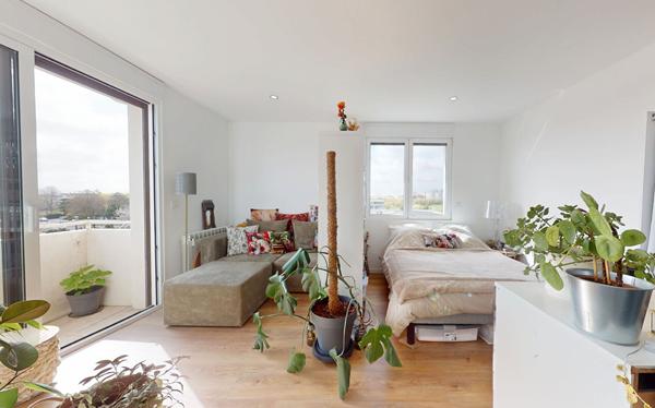 BEAU STUDIO AVEC BALCON