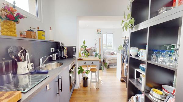 BEAU STUDIO AVEC BALCON