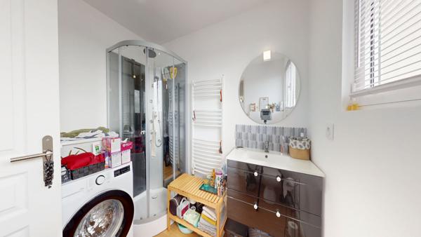 BEAU STUDIO AVEC BALCON