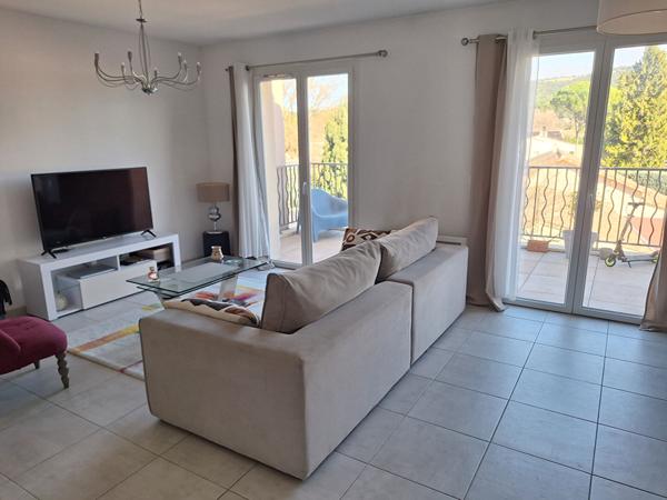 Appartement T3 69 m² - Dernier étage avec ascenseur - Terrasse 12 m² - Garage - Résidence récente 2022 - Eyguières