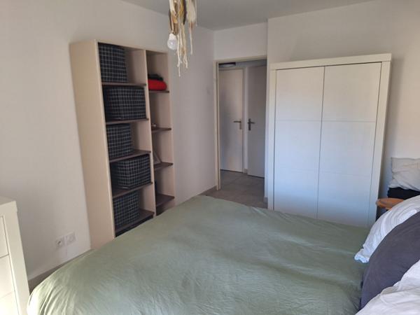 Appartement T3 69 m² - Dernier étage avec ascenseur - Terrasse 12 m² - Garage - Résidence récente 2022 - Eyguières