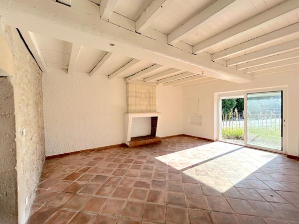 A LOUER MAISON DE TYPE 5 AVEC JARDIN - SECTEUR BLAYE - EYRANS , Blaye